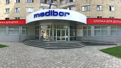 У Житомирі власник клініки "Медібор" пояснив, чому заклад розірвав декларації з пацієнтами
