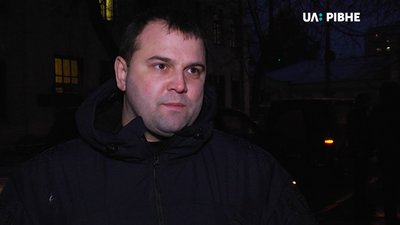 Затримання у центрі Рівного: що відомо Суспільному (ФОТО, ВІДЕО) (ОНОВЛЕНО) Затримання у центрі Рівного: що відомо Суспільному (ФОТО, ВІДЕО) (ОНОВЛЕНО)