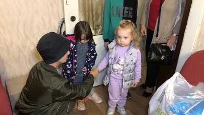 Молимося та діємо. Волонтерська група "Янголи Миколаєва" допомагають військовим на фронті та цивільним у місті Молимося та діємо. Волонтерська група "Янголи Миколаєва" допомагають військовим на фронті та цивільним у місті