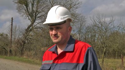 На Волині облаштовують лелечі гнізда на електроопорах