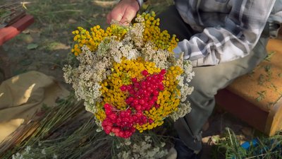 1500 букетів з польових квітів: історія 71-річного майстра з Рівного 1500 букетів з польових квітів: історія 71-річного майстра з Рівного