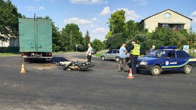 На Харківщині мотоцикліст загинув внаслідок зіткнення з вантажівкою