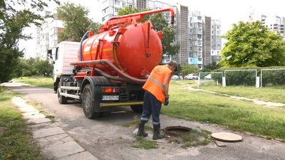 Знаходять памперси, посуд і буряки: черкасців просять не викидати непотріб у каналізацію