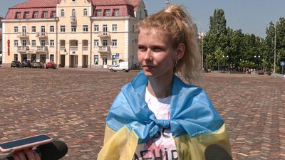 “Поверніть гарнізон Маріуполя живими!”: чернігівці вийшли на акцію протесту “Поверніть гарнізон Маріуполя живими!”: чернігівці вийшли на акцію протесту