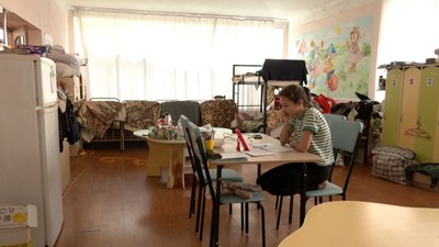 Як живуть переселенці в гуртожитку на Волині