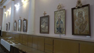 У Франківську відкрили виставку ікон, картини та головних уборів із соломи