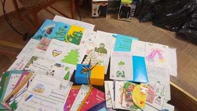 "Зігрій теплом захисника" – понад 300 комплектів термобілизни передали десантникам освітяни Житомира "Зігрій теплом захисника" – понад 300 комплектів термобілизни передали десантникам освітяни Житомира