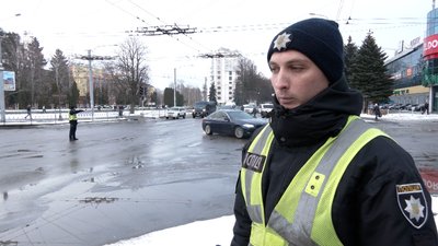 Що означають жести регулювальника: пояснення рівненського патрульного Що означають жести регулювальника: пояснення рівненського патрульного