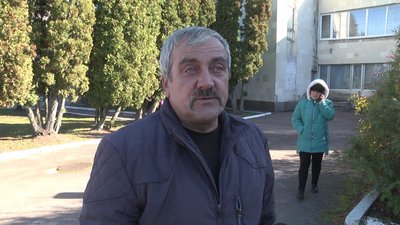 Били, а не штовхнули: батьки загиблого у Семенівці підлітка не вірять у версію слідства Били, а не штовхнули: батьки загиблого у Семенівці підлітка не вірять у версію слідства