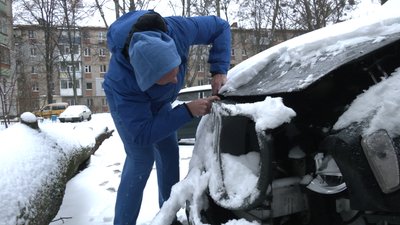 Водії, чиї автівки пошкодило дерево у Харкові, збираються судитися з комунальниками Водії, чиї автівки пошкодило дерево у Харкові, збираються судитися з комунальниками