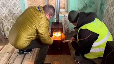 Волонтери встановлюють жителям Миколаївщини буржуйки