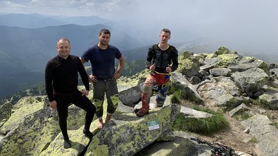 Прикарпатець на мотоциклі підкорив дві карпатські вершини Прикарпатець на мотоциклі підкорив дві карпатські вершини