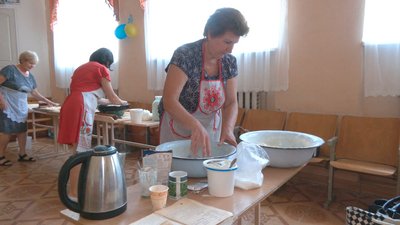 Печиво, сінабони й рогалики для українських бійців. Як волонтерки з Івано-Франківщини допомагають армії Печиво, сінабони й рогалики для українських бійців. Як волонтерки з Івано-Франківщини допомагають армії