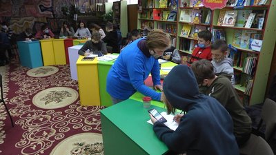 Школярів навчались мистецтву подільського розпису Школярів навчались мистецтву подільського розпису