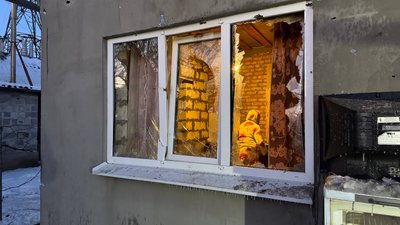 "Ми знайшли уламок прямо в стіні": наслідки атаки армії РФ по Запоріжжю "Ми знайшли уламок прямо в стіні": наслідки атаки армії РФ по Запоріжжю