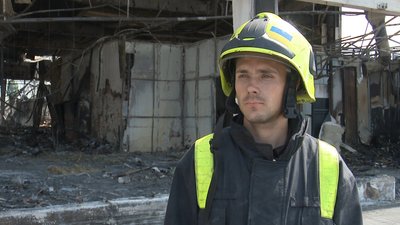 "Без рук, без ніг": спогади рятувальників, які першими прибули до обстріляного ТЦ Кременчука "Без рук, без ніг": спогади рятувальників, які першими прибули до обстріляного ТЦ Кременчука