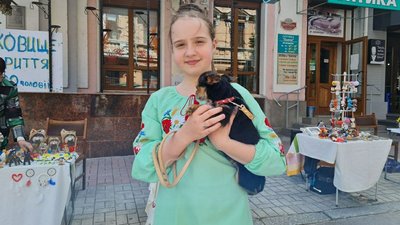 Майстеркласи, благодійні розпродажі, фотовиставки та ігри. Як святкували День вишиванки у Кропивницькому