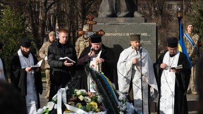В Ужгороді попрощалися із полеглим захисником Максимом Євдокимовим В Ужгороді попрощалися із полеглим захисником Максимом Євдокимовим