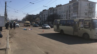 У Житомирі на Київській автомобіль збив пішохода