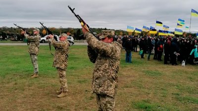 У Чернігові попрощалися із захисником, який воював на Херсонщині У Чернігові попрощалися із захисником, який воював на Херсонщині