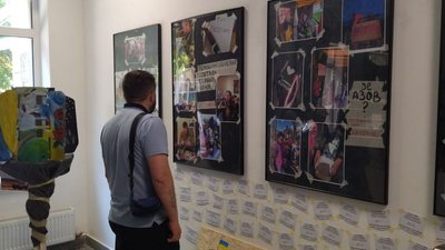 "Металевий відблиск": в Луцьку відкрили виставку розмальованих уламків зброї та амуніції "Металевий відблиск": в Луцьку відкрили виставку розмальованих уламків зброї та амуніції