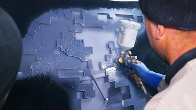 Вінницькі волонтери готують італійський броньований автомобіль, який відправлять на передову Вінницькі волонтери готують італійський броньований автомобіль, який відправлять на передову