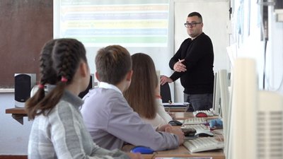 Рідну школу не полишив: у селі на Черкащині випускник працює директором