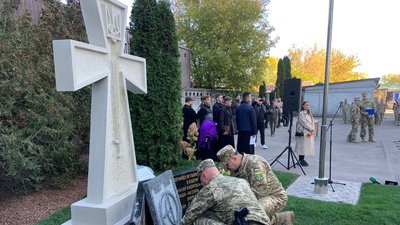 У Києві відкрили пам'ятник на честь киян-захисників України