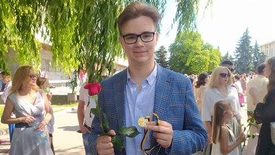 Майже 200 випускників шкіл Луцька отримали золоті та срібні відзнаки. Медалістів яких шкіл найбільше Майже 200 випускників шкіл Луцька отримали золоті та срібні відзнаки. Медалістів яких шкіл найбільше
