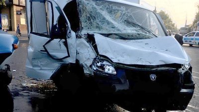 На Полтавщині сталася аварія за участю трьох машин, травмувалася жінка На Полтавщині сталася аварія за участю трьох машин, травмувалася жінка