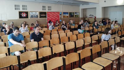Актори театру у Полтаві влаштували понад 50 безплатних вистав для переселенців Актори театру у Полтаві влаштували понад 50 безплатних вистав для переселенців