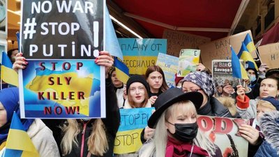 У Стамбулі противники війни влаштували акцію протесту під російським посольством