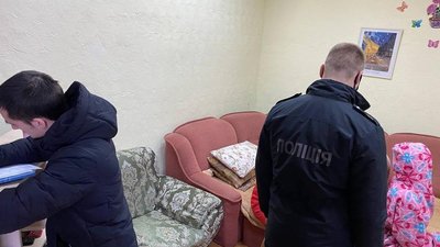 Правоохоронці припинили роботу борделю у Дніпрі Правоохоронці припинили роботу борделю у Дніпрі