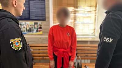 російський триколор в центрі Одеси