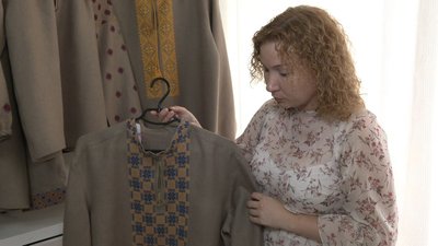 "Бойова вишиванка": черкащанка виготовляє сорочки для військових