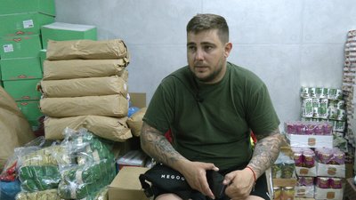 Прикарпатець Віктор Доскоч доставляє військовим на фронт мікроавтобуси та пікапи