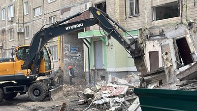 "Все одно залишається ймовірність обвалів". У Дніпрі демонтують частини під’їздів після ракетного удару РФ на Перемозі "Все одно залишається ймовірність обвалів". У Дніпрі демонтують частини під’їздів після ракетного удару РФ на Перемозі