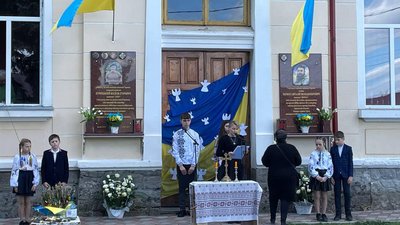 Меморіальні таблиці Василю Курніцькому та Віталію Чернезі у Копичинцях