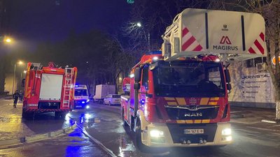 В Одесі внаслідок атаки РФ пошкодило житловий багатоповерховий будинок