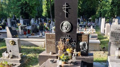 Богдан Лепкий, барельєф, надгробок