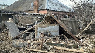 Російська армія вдарила по Нікопольському району Дніпропетровщини: поранена жінка Російська армія вдарила по Нікопольському району Дніпропетровщини: поранена жінка