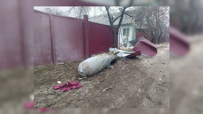 "На наш будинок приземлився російський пілот", – як тепер живуть люди, що постраждали від падіння літака в Чернігові "На наш будинок приземлився російський пілот", – як тепер живуть люди, що постраждали від падіння літака в Чернігові