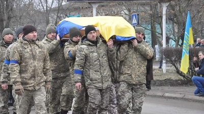 В Арцизі провели в останню путь морпіха та захисника Донецького аеропорту В Арцизі провели в останню путь морпіха та захисника Донецького аеропорту