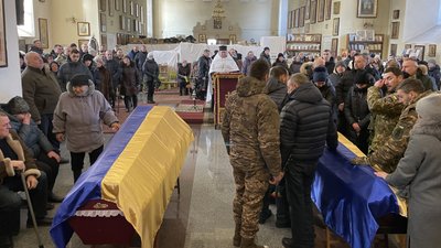 У Полтаві прощаються із полеглими солдатами Сергієм Гончаренком та Артемом Губановим У Полтаві прощаються із полеглими солдатами Сергієм Гончаренком та Артемом Губановим