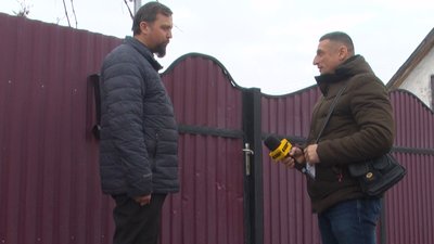 Священник української православної церкви Володимир Степанишин не пустив до храму знімальну групу Суспільного. 8 грудня 2022 рік Священник української православної церкви Володимир Степанишин не пустив до храму знімальну групу Суспільного. 8 грудня 2022 рік