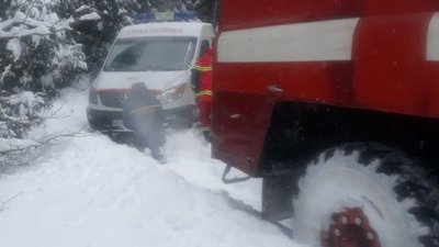 На Волині в снігових заметах застрягли майже шість десятків авто. Серед них авто із киснем та швидкі На Волині в снігових заметах застрягли майже шість десятків авто. Серед них авто із киснем та швидкі