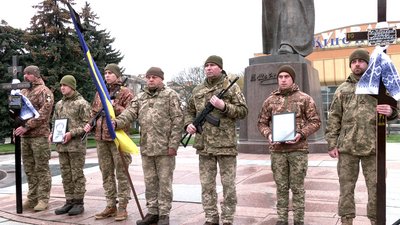 У Рівному попрощалися із бійцями Петром Новицьким і Русланом Дердюком У Рівному попрощалися із бійцями Петром Новицьким і Русланом Дердюком