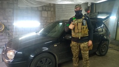 "Хочу допомогти країні з цією боротьбою": механіки з Харкова лагодять автівки для військових "Хочу допомогти країні з цією боротьбою": механіки з Харкова лагодять автівки для військових