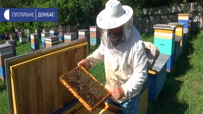 На Сватівщині родина розвиває медовий бізнес На Сватівщині родина розвиває медовий бізнес
