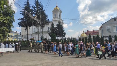У Луцьку попрощалися із загиблим військовим Олександром Шевляковим У Луцьку попрощалися із загиблим військовим Олександром Шевляковим